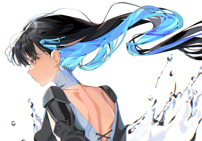 1girl backless_dress backless_outfit black_hair blue_eyes blue_hair colored_inner_hair dress earrin expressionless from_behind hair_ornament highres long_hair multicolored_hair punishing:_gray_raven selena_(punishing:_gray_raven) simple_background solo water wavy_hair white_background yongsadragon