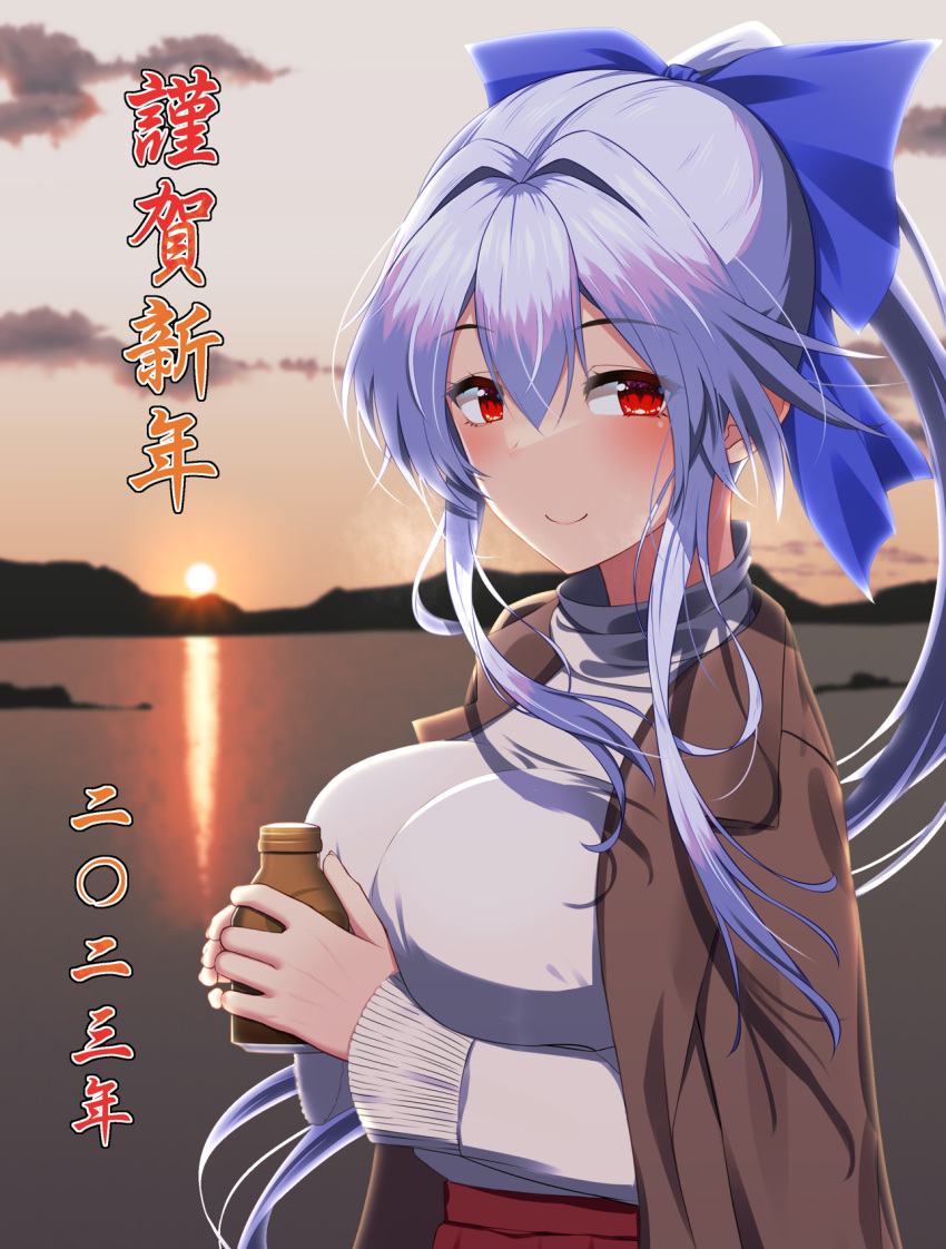 1girl blue_bow blush bottle bow breasts brown_coat clouds coat coat_on_shoulders commentary_request fate/grand_order fate_(series) grey_hair grey_sweater hair_between_eyes hair_bow happy_new_year highres holding holding_bottle huge_breasts kuroshiro_(ms-2420) long_hair looking_at_viewer ponytail red_eyes smile solo sweater tomoe_gozen_(fate) translation_request turtleneck turtleneck_sweater water