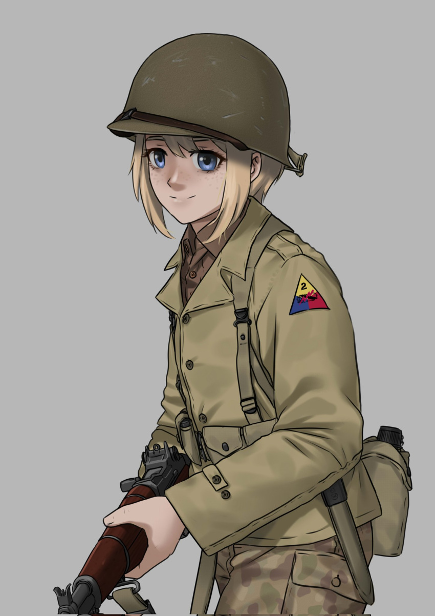 1girl blonde_hair blue_eyes camouflage camouflage_pants canteen closed_mouth green_jacket grey_background gun helmet highres holding holding_gun holding_weapon jacket long_sleeves looking_at_viewer m1_garand mardjan military military_jacket military_uniform original pants rifle simple_background smile uniform united_states_army upper_body weapon world_war_ii