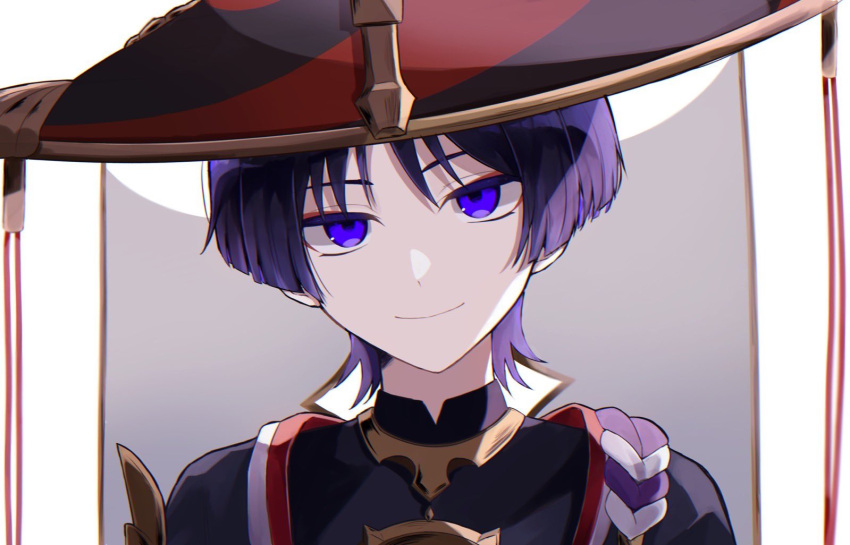 1boy anemo black_headwear black_shirt blunt_ends closed_mouth commentary_request genshin_impact gold_trim hair_between_eyes hat jewelry jingasa looking_at_viewer male_focus mandarin_collar mitsudomoe_(shape) necklace purple_hair red_headwear scaramouche_(genshin_impact) shirt short_hair short_sleeves simple_background smile solo tomoe_(symbol) two-tone_headwear upper_body violet_eyes white_background
