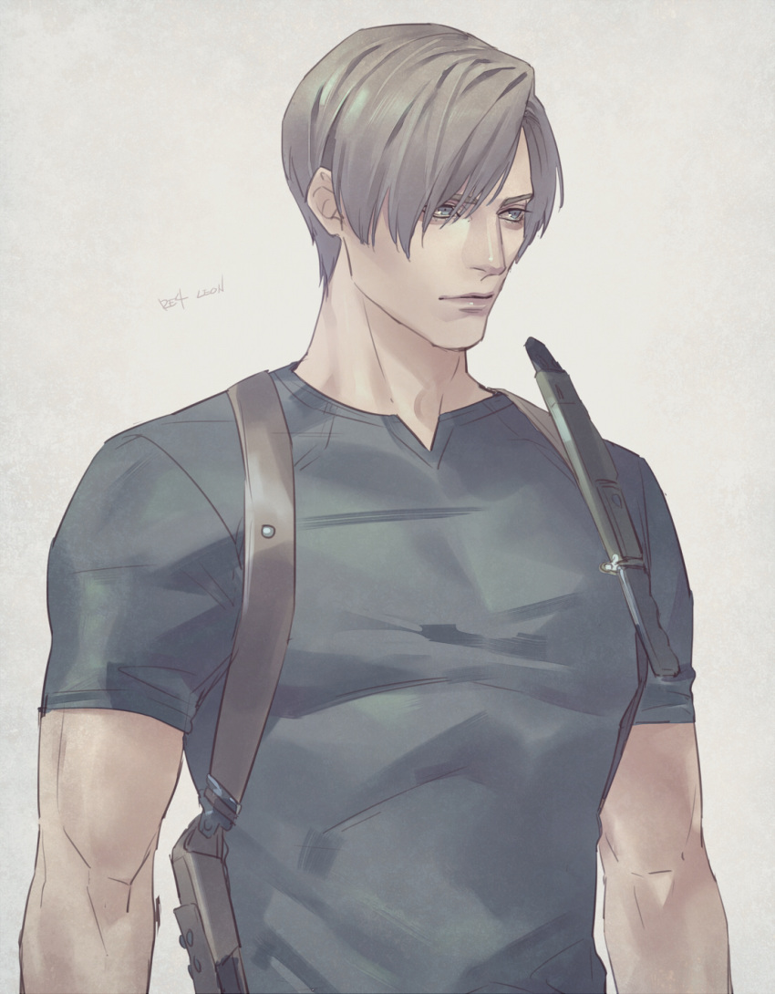 1boy blonde_hair closed_mouth grey_background grey_eyes grey_shirt highres holster knife leon_s._kennedy looking_to_the_side male_focus parted_bangs resident_evil resident_evil_4 shirt short_hair short_sleeves solo talgi tight tight_shirt toned toned_male upper_body