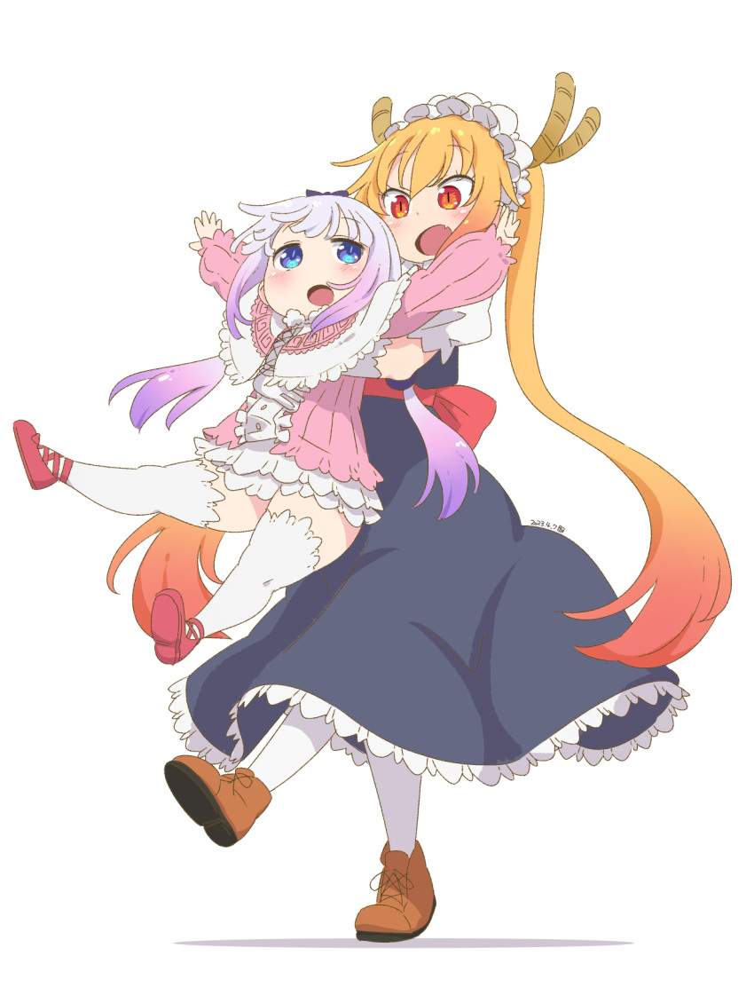 2girls :d :o beads black_dress blonde_hair blue_eyes blunt_bangs capelet carrying carrying_person commentary_request dated dragon_girl dragon_horns dress fang frilled_capelet frilled_dress frills full_body gloves gradient_hair hair_beads hair_ornament hairband highres horns kanna_kamui kobayashi-san_chi_no_maidragon light_purple_hair long_hair looking_at_another low_twintails maid maid_headdress multicolored_hair multiple_girls open_mouth orange_eyes outstretched_arms puffy_sleeves red_footwear samansa_ex simple_background skin_fang smile spread_arms standing thigh-highs thighs tohru_(maidragon) twintails white_background white_gloves white_thighhighs