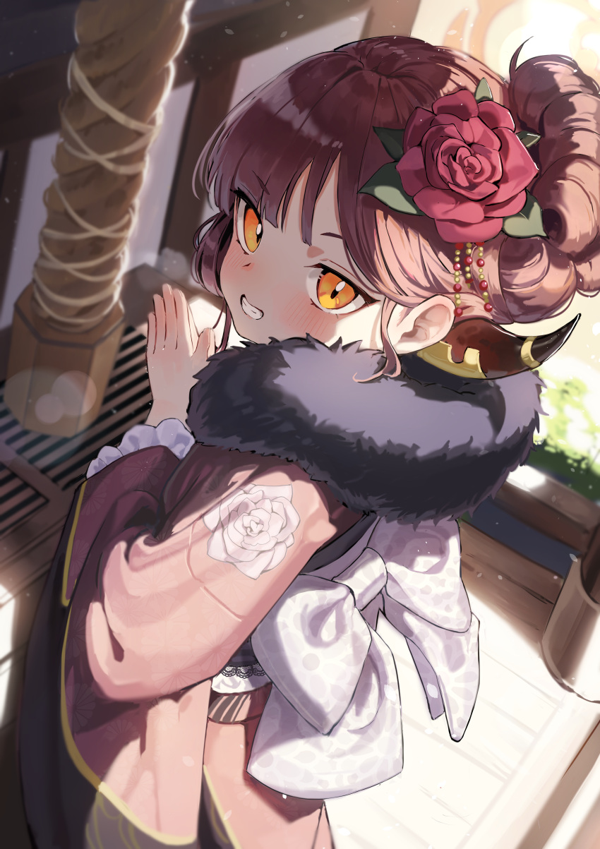 1girl absurdres aru_(blue_archive) bada_(jksh5056) blue_archive blurry blurry_background bow brown_hair brown_kimono commentary_request day depth_of_field flower frilled_sleeves frills from_above from_behind fur_collar grin hair_flower hair_ornament highres horns japanese_clothes kimono long_sleeves looking_at_viewer looking_back looking_up obi orange_eyes outdoors red_flower red_rose rose sash smile solo white_bow wide_sleeves