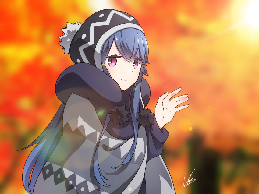1girl beanie black_headwear blue_hair blurry blurry_background closed_mouth coat commentary_request grey_coat hand_up hat highres long_hair long_sleeves looking_at_viewer orange_background outdoors scarf shima_rin sidelocks signature smile solo swept_bangs upper_body violet_eyes yasu_(pixiv) yurucamp