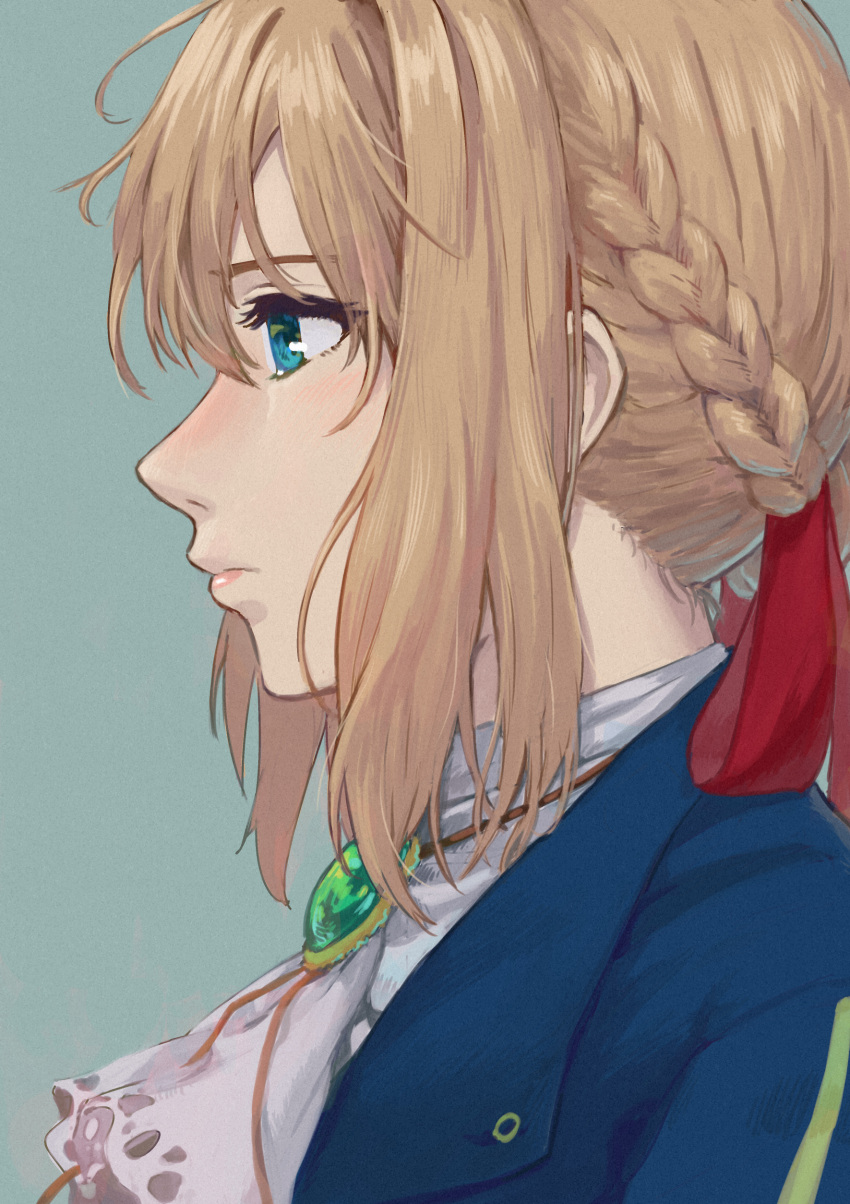 1girl absurdres ascot blonde_hair blue_background blue_eyes blue_jacket braid closed_mouth expressionless eyelashes from_side green_brooch hair_ribbon highres jacket red_ribbon ribbon simple_background solo upper_body violet_evergarden violet_evergarden_(series) white_ascot yamamoto_suzume