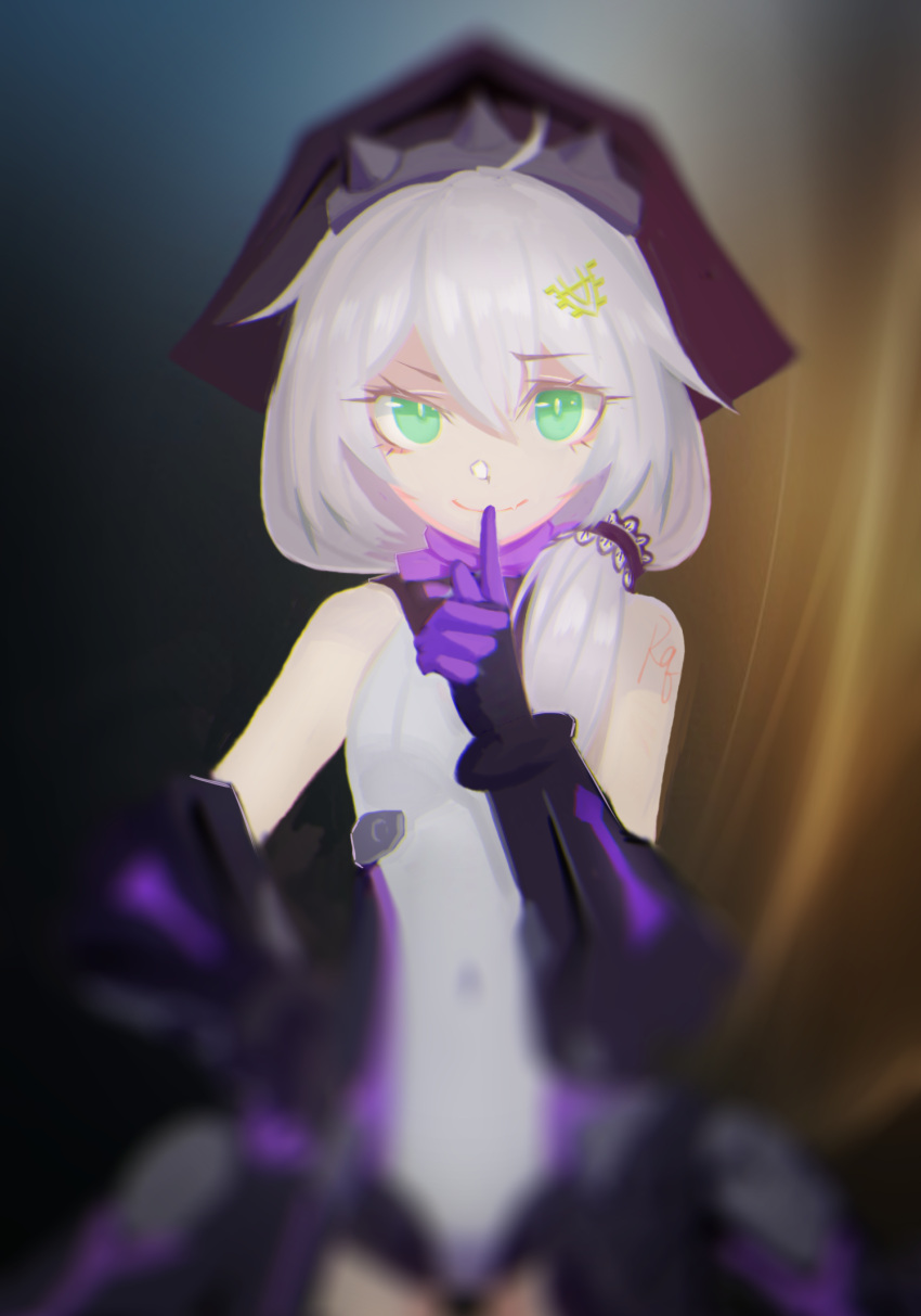 1girl ahoge alternate_eye_color armored_leotard bare_shoulders black_gloves blurry blurry_foreground closed_mouth error1980 finger_to_mouth gloves green_eyes hair_ornament hand_on_own_hip highres honkai_(series) honkai_impact_3rd long_hair looking_at_viewer shushing side_ponytail smile solo theresa_apocalypse theresa_apocalypse_(violet_executer) upper_body white_hair