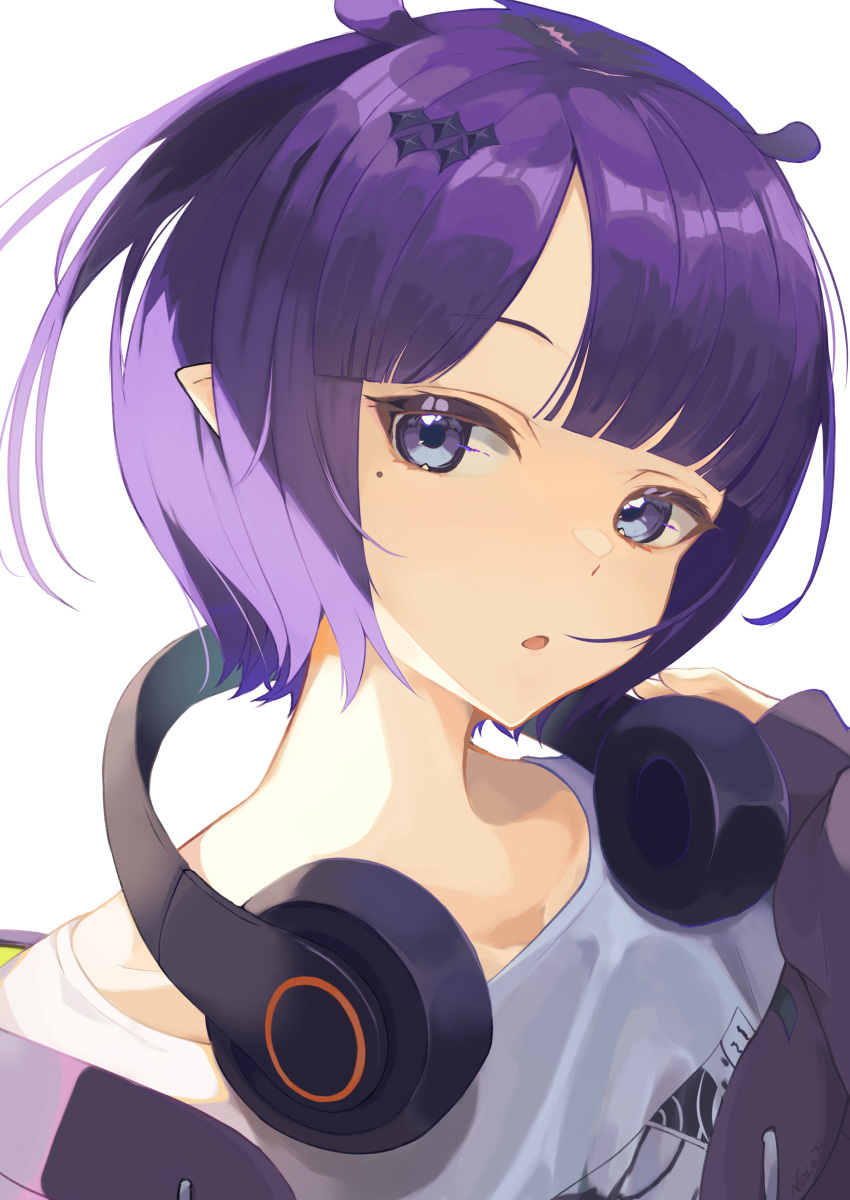 1girl :o absurdres blue_eyes blunt_bangs from_side grey_hood grey_hoodie grey_jacket headphones headphones_around_neck highres hololive hololive_english hood hoodie jacket looking_at_viewer mole mole_under_eye nazca_(yhan_mie) ninomae_ina'nis ninomae_ina'nis_(5th_costume) official_alternate_costume official_alternate_hair_length official_alternate_hairstyle open_clothes open_jacket open_mouth parted_bangs pixie_cut pointy_ears print_shirt purple_hair shirt short_hair sideways_glance solo surprised swept_bangs t-shirt upper_body virtual_youtuber white_shirt