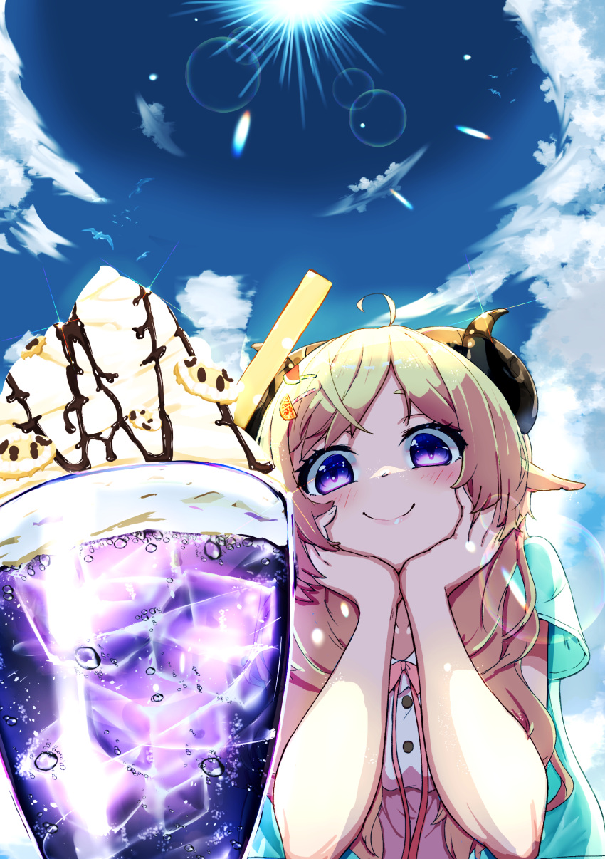 1girl ahoge animal_ears blonde_hair blue_sky clouds commentary_request dongchuan drinking_straw food head_rest highres hololive horns ice_cream ice_cream_float lens_flare looking_at_viewer sheep_ears sheep_girl sheep_horns sky smile solo sun tsunomaki_watame upper_body violet_eyes virtual_youtuber