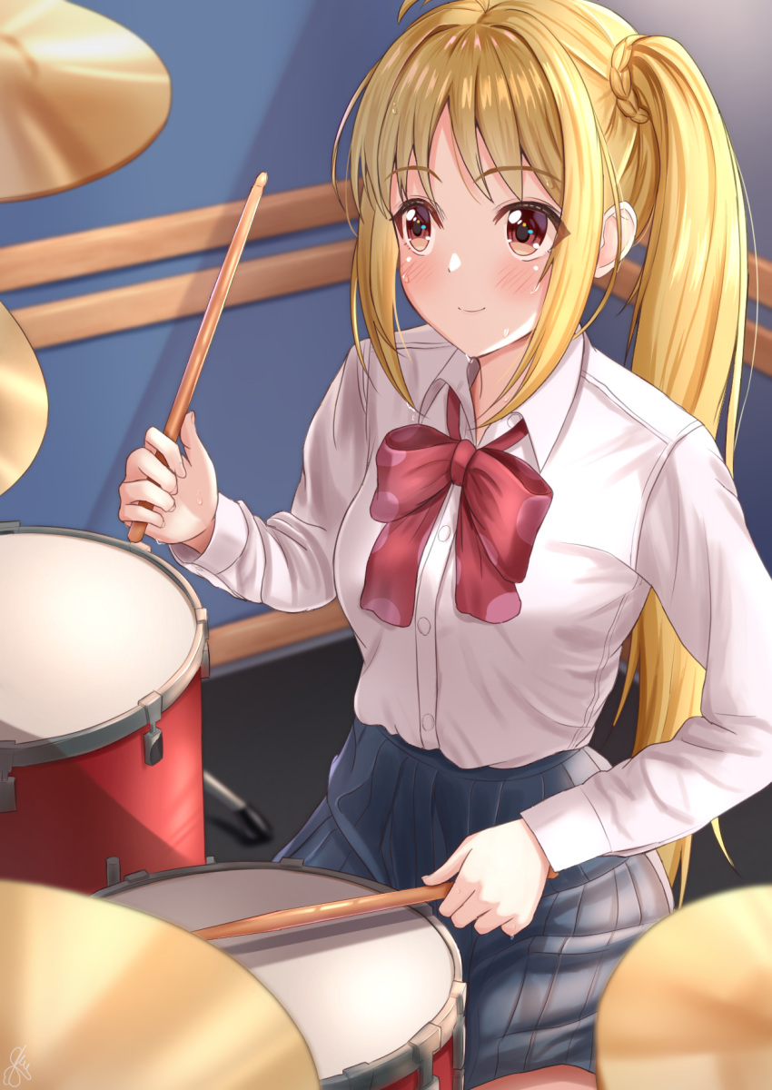 1girl ahoge akiyama0818 black_skirt blonde_hair blush bocchi_the_rock! bow breasts closed_mouth collared_shirt commentary cowboy_shot drum drum_set drumsticks half_updo highres holding holding_drumsticks ijichi_nijika indoors instrument long_hair long_sleeves looking_ahead miniskirt music parted_bangs playing_instrument pleated_skirt red_bow red_eyes shirt side_ponytail sidelocks sitting skirt small_breasts smile solo straight_hair sweat very_long_hair white_shirt