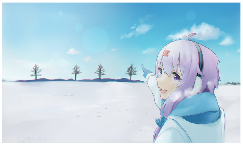 1girl ahoge binchou_maguro blue_gloves blue_scarf blue_sky border bracelet breath clouds cold commentary_request earmuffs from_behind gloves hair_ornament hair_scrunchie highres hood hood_down hooded_jacket jacket jewelry lens_flare light_purple_hair long_sleeves looking_at_viewer looking_back okhotsk_yukari open_mouth outdoors pointing scarf scrunchie short_hair_with_long_locks sky smile snow solo sunlight tree upper_body violet_eyes vocaloid voiceroid white_border white_jacket yuzuki_yukari