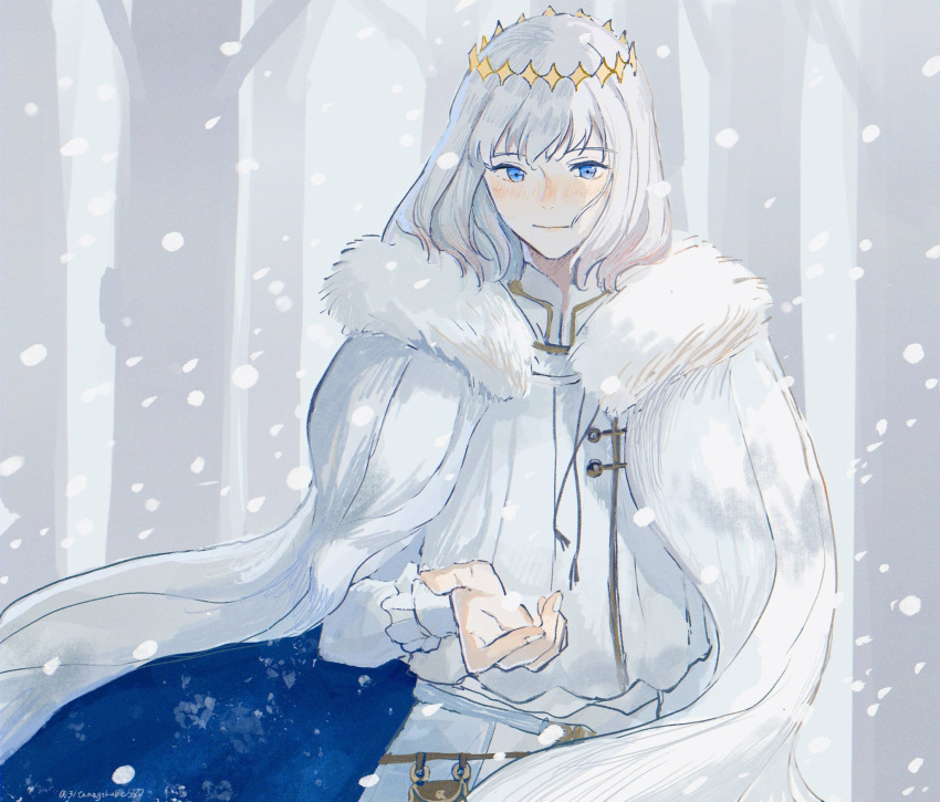 1boy 31tamagokake580 belt_pouch blue_eyes blush cloak closed_mouth crown diamond_hairband fate/grand_order fate_(series) fur-trimmed_cloak fur_trim hair_between_eyes highres light_smile long_sleeves looking_at_viewer male_focus medium_hair oberon_(fate) outstretched_hand pouch robe snowing solo straight-on tree two-sided_cloak two-sided_fabric upper_body white_cloak white_hair white_robe