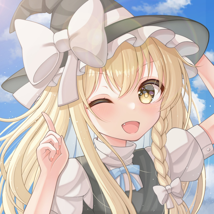 1girl ;o black_headwear blonde_hair blue_sky bow braid clouds commentary fang hand_on_headwear hat hat_bow highres index_finger_raised kirisame_marisa looking_at_viewer myonta_(myon_myonta) one_eye_closed open_mouth outdoors side_braid single_braid sky solo touhou upper_body white_bow witch_hat yellow_bow yellow_eyes