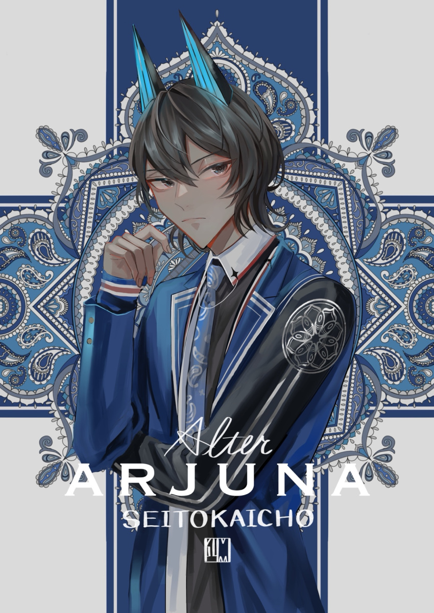 1boy arjuna_(fate) arjuna_alter_(fate) arjuna_alter_(student_council_president)_(fate) black_eyes black_hair blue_horns blue_jacket blue_necktie dark-skinned_male dark_skin expressionless fate/grand_order fate_(series) formal glowing_horns hair_between_eyes highres horns ichimichi_111 jacket long_sleeves looking_at_viewer male_focus mosaic_background necktie official_alternate_costume short_hair solo upper_body