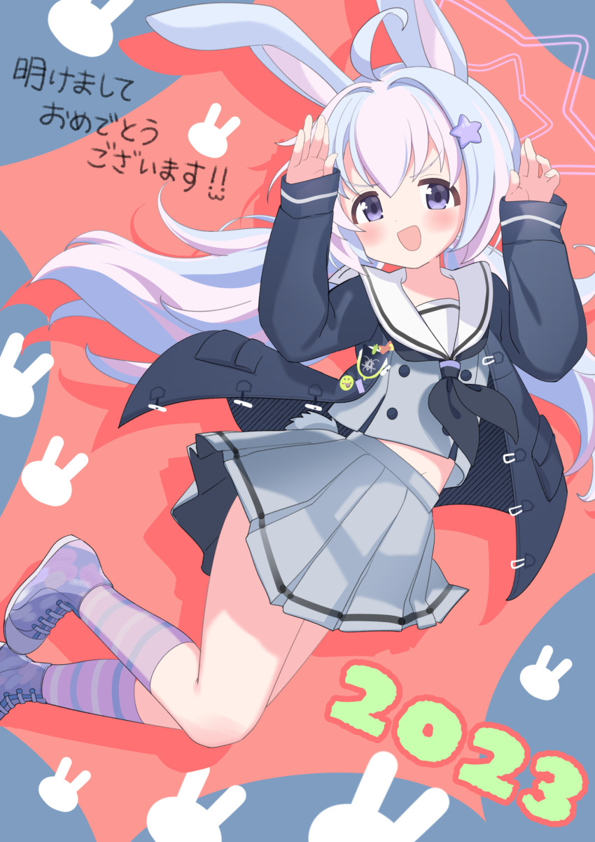 1girl 2023 :d ahoge animal_ears badge black_jacket black_neckerchief blue_archive blue_background blue_hair blush bow buttons chinese_zodiac commentary_request double-breasted floating_hair grey_serafuku grey_shirt grey_skirt hair_between_eyes hair_ornament hands_up highres jacket long_hair long_sleeves looking_at_viewer low_twintails midriff midriff_peek neckerchief new_year open_clothes open_jacket open_mouth pink_hair pleated_skirt purple_footwear purple_socks rabbit_ears rabbit_girl rabbit_pose rabbit_symbol rabbit_tail red_background reisa_(blue_archive) sailor_collar school_uniform serafuku shadow shirt shoes sidelocks simple_background skirt smile socks solo star_(symbol) star_hair_ornament sticker tail tareme translation_request twintails two-tone_background v-shaped_eyebrows violet_eyes white_sailor_collar year_of_the_rabbit yunosuke_kon