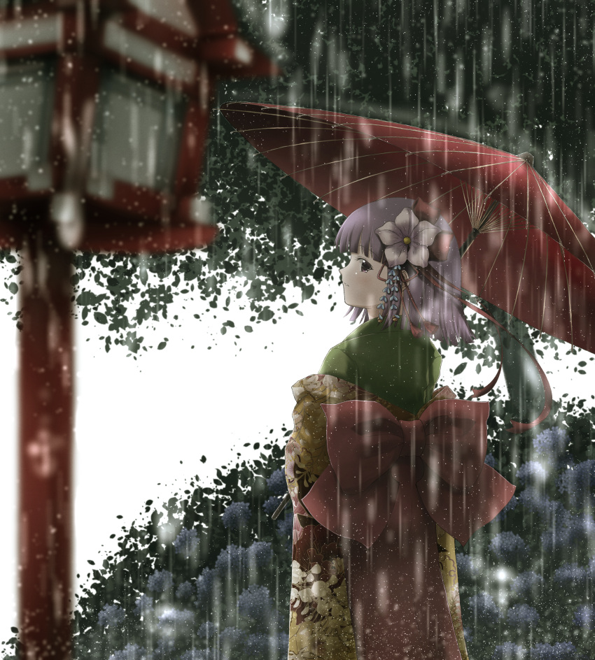 1girl absurdres closed_mouth commentary flower hair_flower hair_ornament hieda_no_akyuu highres leaf looking_at_viewer looking_back oubachiago outdoors purple_hair rain short_hair solo touhou tree umbrella violet_eyes