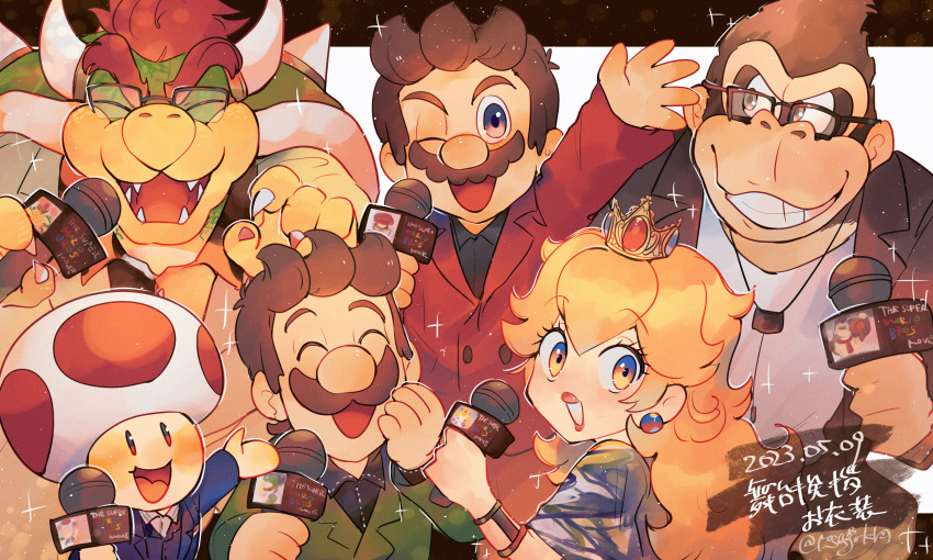 1girl 5boys absurdres animal_ears black_shirt blonde_hair blue_eyes blue_jacket bowser bracelet brown_hair claws closed_eyes collared_shirt crown donkey_kong facial_hair fangs glasses green_jacket grin hanaon hand_to_own_face highres holding holding_microphone horns jacket jewelry long_hair luigi mario microphone mini_crown monkey multicolored_eyes multiple_boys mushroom mustache one_eye_closed open_mouth orange_eyes parted_lips princess_peach red_jacket redhead shirt short_hair smile sparkle super_mario_bros. teeth thick_eyebrows toad_(mario) twitter_username