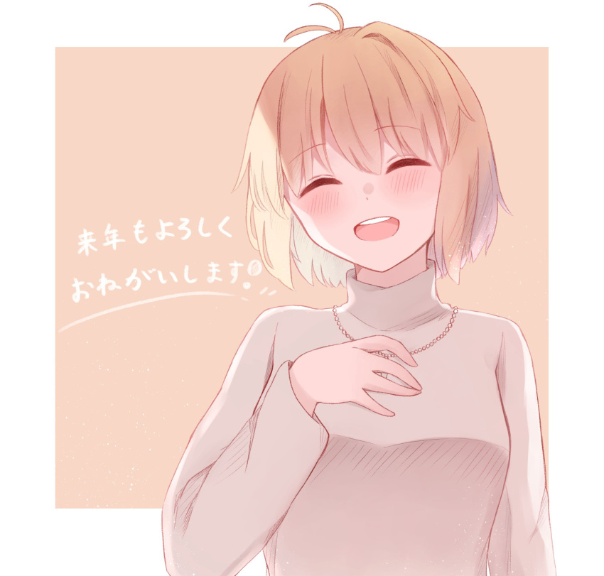 1girl arcueid_brunestud blonde_hair blush closed_eyes commentary_request facing_viewer highres hoshino_(gmve4cc) jewelry long_sleeves necklace open_mouth short_hair simple_background single_hair_intake solo teeth translation_request tsukihime upper_teeth_only yellow_bag