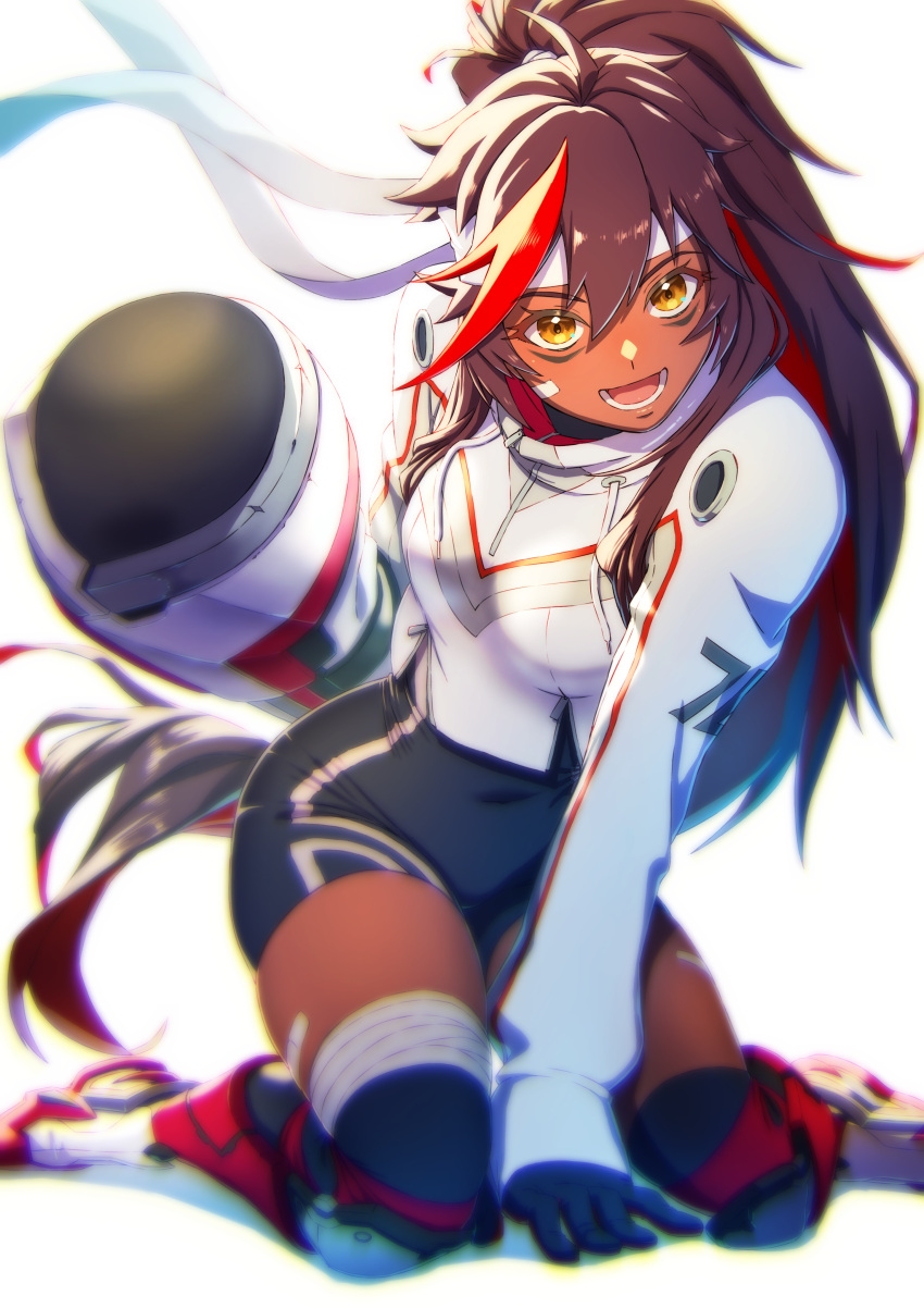 1girl :d absurdres aduti_momoyama ahoge bandaged_leg bandages bandaid bandaid_on_thigh black_thighhighs breasts brown_hair colored_inner_hair covered_navel dark-skinned_female dark_skin drawstring facial_mark hair_between_eyes headband highres juliette_(omega_strikers) kneeling long_hair looking_at_viewer lower_teeth_only medium_breasts multicolored_hair omega_strikers open_mouth orange_eyes ponytail redhead simple_background smile solo streaked_hair teeth thigh-highs thighs two-tone_hair white_background white_headband zettai_ryouiki