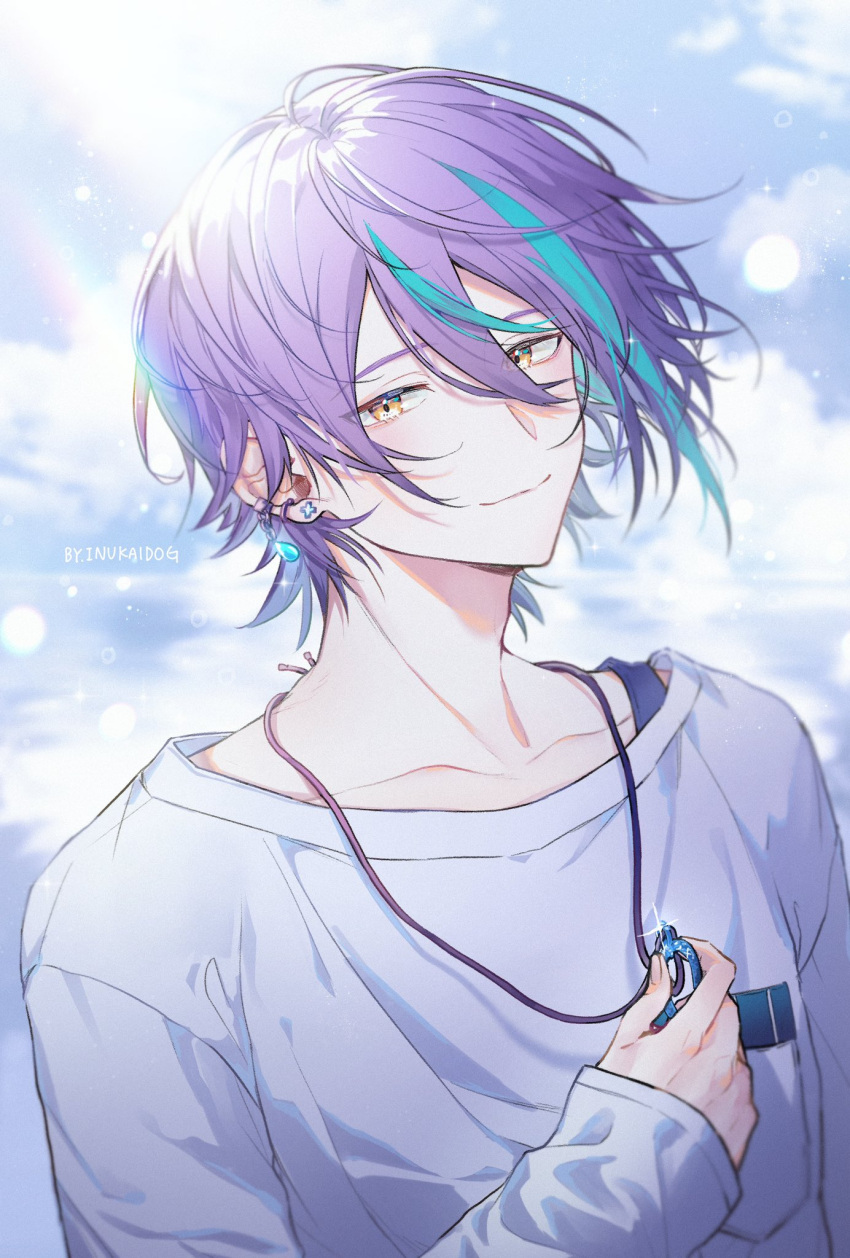 1boy aqua_hair artist_name blue_sky breast_pocket casual closed_mouth clouds cloudy_sky collarbone commentary cross cross_earrings day dogdogwanwan ear_piercing earrings floating_hair glint grey_shirt hair_between_eyes highres holding jewelry kamishiro_rui lens_flare light_rays long_bangs long_sleeves looking_at_viewer male_focus multicolored_hair necklace outdoors pendant piercing pocket project_sekai purple_hair shirt short_hair sideways_glance sky sleeves_past_wrists smile smug sparkle strap stud_earrings sunbeam sunlight t-shirt two-tone_hair upper_body wind yellow_eyes