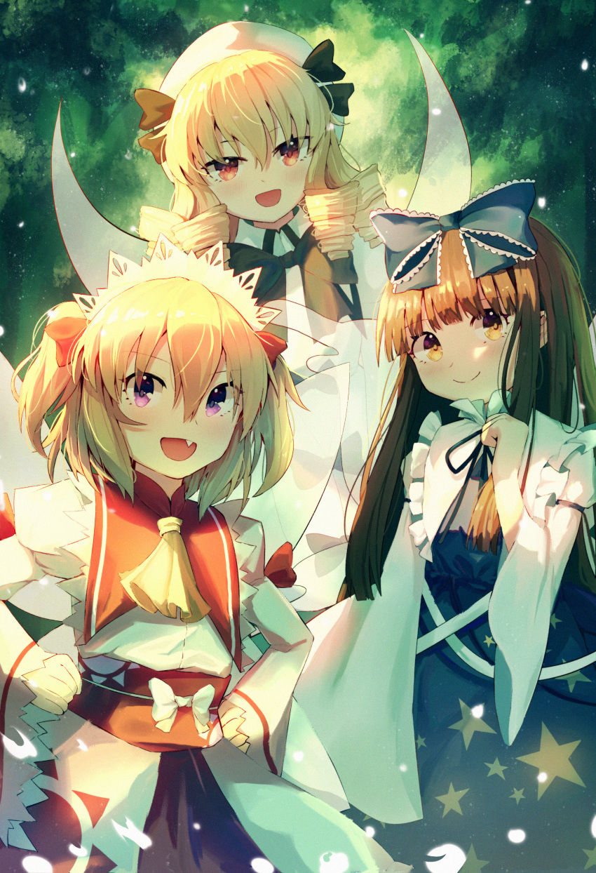 3girls absurdres blonde_hair blue_bow blue_dress blush bow brown_eyes brown_hair cibiscuit closed_mouth dress fairy fairy_wings fang hair_between_eyes hair_bow hat headdress highres long_hair long_sleeves looking_at_viewer luna_child multiple_girls open_mouth orange_hair red_eyes short_hair smile star_(symbol) star_print star_sapphire sunny_milk touhou two_side_up violet_eyes white_dress white_headwear wide_sleeves wings