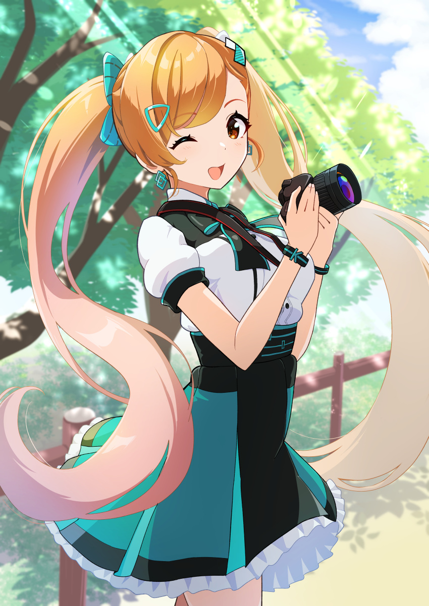 1girl ;d absurdres black_skirt blonde_hair brown_eyes camera frilled_skirt frills from_side green_ribbon green_skirt hair_ornament hair_ribbon hairclip highres holding holding_camera irodori_mora long_hair looking_at_viewer looking_to_the_side one_eye_closed puffy_short_sleeves puffy_sleeves ribbon shiromaru_illust shirt short_sleeves skirt smile solo twintails two-tone_skirt very_long_hair virtual_youtuber white_shirt wondershare_filmora