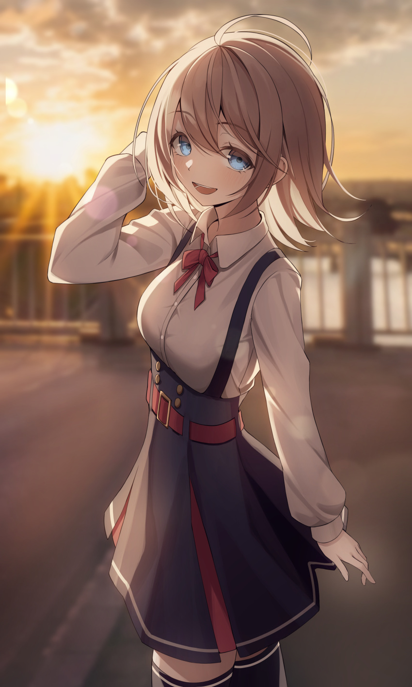 1girl :d absurdres ahoge belt blonde_hair blue_dress blue_eyes blurry blurry_background bow breasts clouds collared_shirt commentary_request dress hand_up highres layered_dress long_sleeves looking_at_viewer masmas_(bugi) medium_hair open_mouth original outdoors red_belt red_bow shirt small_breasts smile solo sun sunset thigh-highs white_shirt