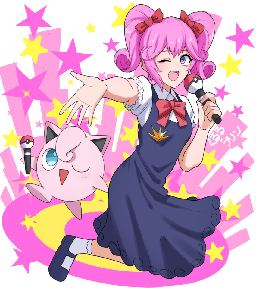 ;&gt; black_footwear bow full_body hair_bow highres holding holding_microphone jigglypuff kurusu_sadako mary_janes microphone music outstretched_hand pink_bow pokemon red_bow shishiruto shoes short_sleeves short_twintails sidelocks singing socks star_(symbol) twintails undead_unluck violet_eyes white_socks