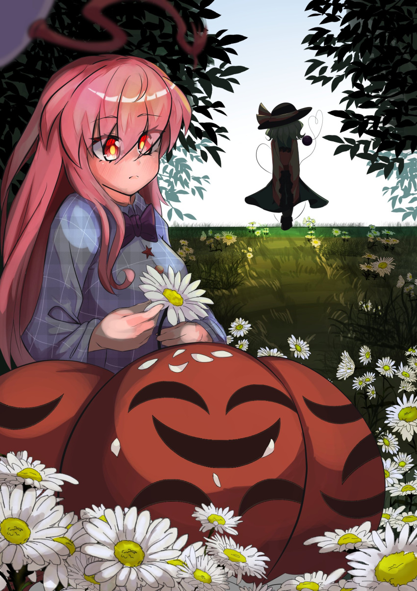 2girls absurdres black_headwear bubble_skirt closed_mouth commentary_request flower fub_(fubimanji) grass hat hat_ribbon hata_no_kokoro heart heart_of_string highres komeiji_koishi long_hair looking_at_viewer multiple_girls outdoors pink_hair red_eyes red_skirt ribbon sitting skirt sky standing third_eye touhou white_flower yellow_ribbon