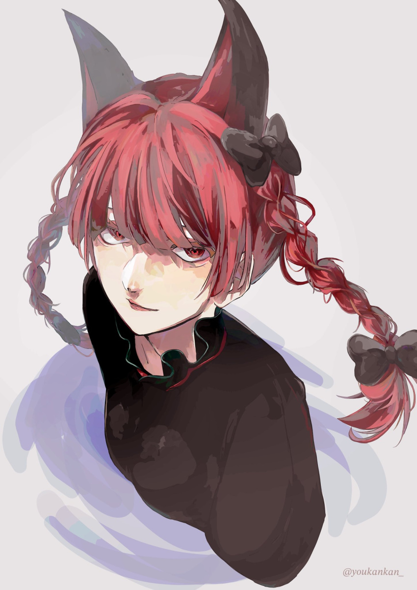 1girl animal_ears black_bow blunt_bangs bow braid cat_ears closed_mouth commentary cropped_torso dress extra_ears eyebrows_hidden_by_hair floating_hair frills from_above grey_background grey_dress hair_bow hair_ribbon highres kaenbyou_rin light_smile lips long_hair red_eyes redhead ribbon simple_background solo touhou tress_ribbon twin_braids upper_body very_long_hair youkankan