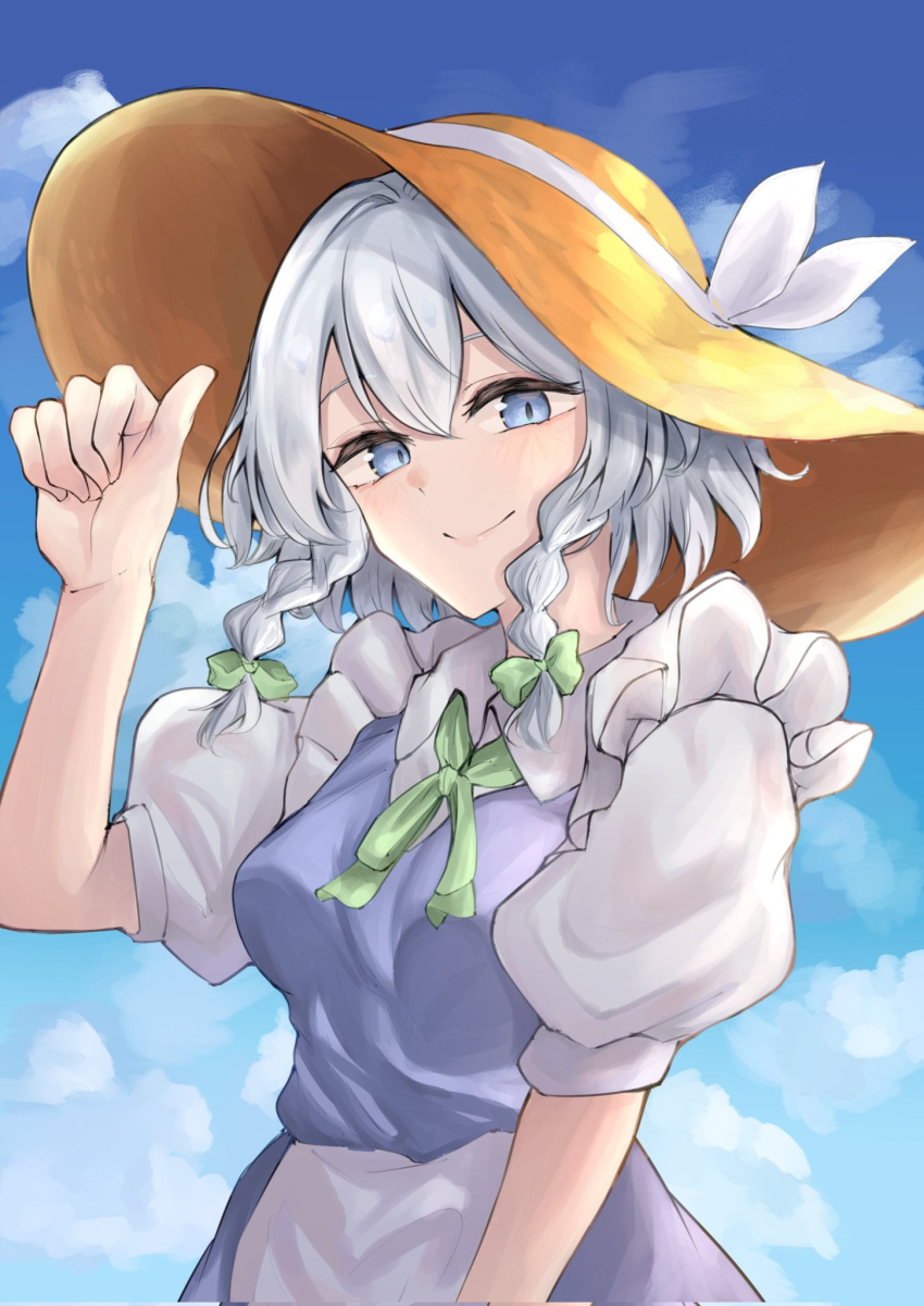 1girl blue_eyes braid brown_headwear closed_mouth commentary_request gradient_sky grey_hair highres izayoi_sakuya looking_at_viewer maid medium_hair mouryou_(chimimouryou) outdoors short_sleeves side_braids sky smile solo touhou twin_braids upper_body