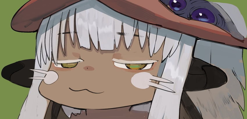 1other :3 androgynous body_fur brown_fur closed_mouth furry green_background half-closed_eyes horizontal_pupils long_hair looking_at_viewer made_in_abyss nanachi_(made_in_abyss) other_focus raichiyo simple_background smile smug solo upper_body whiskers white_hair yellow_eyes