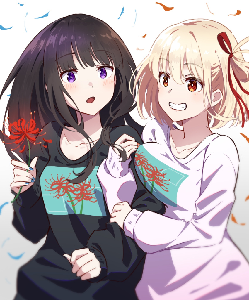 2girls :o arm_hug black_hair black_sweater blonde_hair blue_nails blush breasts chromatic_aberration clenched_teeth collarbone commentary floral_print flower hair_ribbon highres holding holding_flower hyoe_(hachiechi) inoue_takina long_hair looking_at_viewer lycoris_recoil multiple_girls nail_polish nishikigi_chisato open_mouth red_eyes red_nails red_ribbon ribbon short_hair sidelocks simple_background smile spider_lily sweater teeth upper_body violet_eyes white_background white_sweater yuri