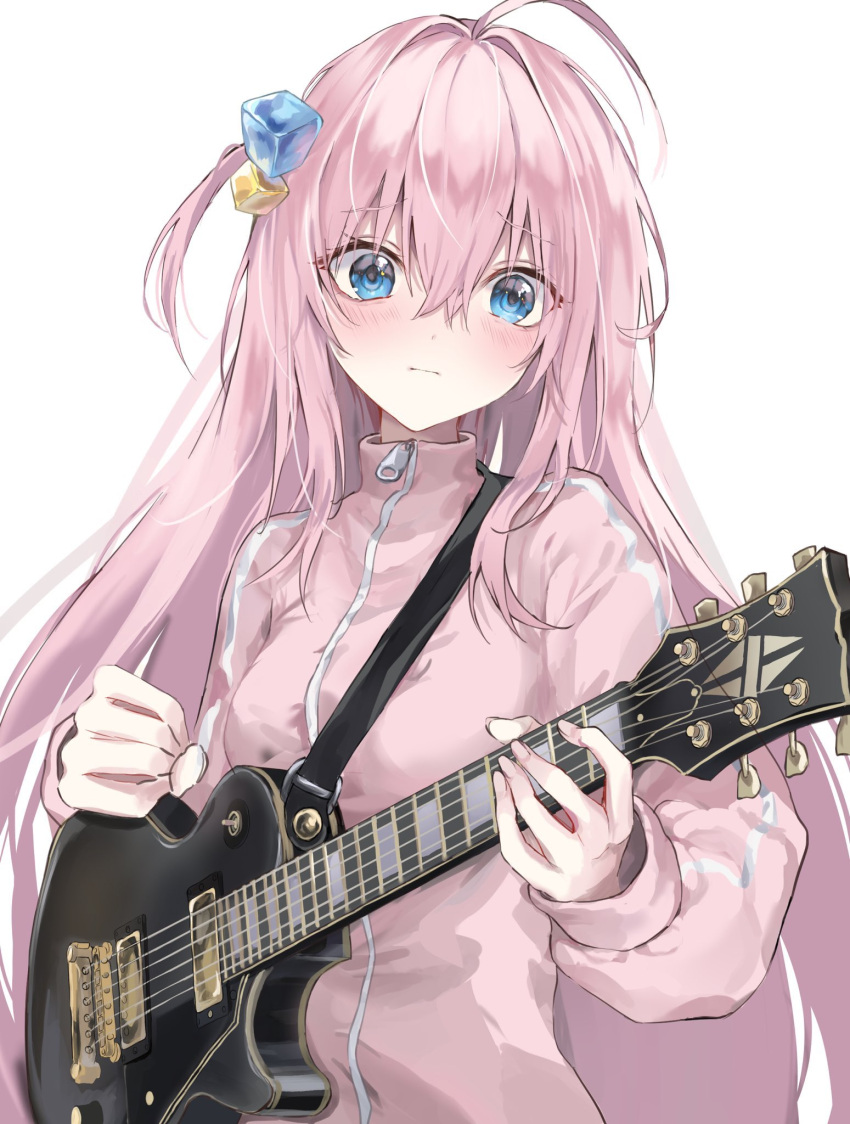 1girl ahoge blue_eyes blush bocchi_the_rock! closed_mouth cube_hair_ornament electric_guitar gotou_hitori guitar hair_between_eyes hair_ornament highres holding holding_instrument instrument jacket long_hair long_sleeves one_side_up pink_hair pink_jacket simple_background solo track_jacket upper_body white_background yukhoe_(kaje7pi)