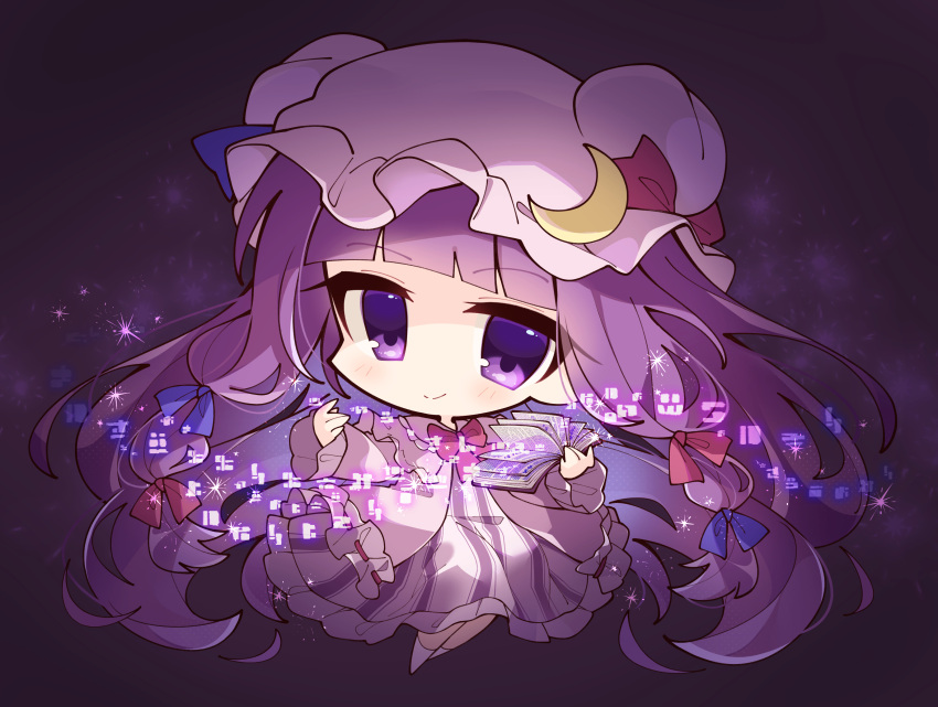 1girl absurdres blue_bow book bow chibi closed_mouth commentary_request crescent crescent_hat_ornament dark_background dress gradient_background hair_bow hat hat_bow hat_ornament highres holding holding_book light light_blush long_hair magic misosiru_0224 mob_cap partial_commentary patchouli_knowledge purple_background purple_hair red_bow robe simple_background smile solo striped striped_dress touhou violet_eyes wide_sleeves
