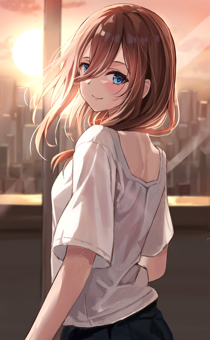 1girl absurdres back black_skirt bloom blue_eyes blurry blurry_background blush brown_hair cityscape closed_mouth commentary eyelashes from_side go-toubun_no_hanayome hair_between_eyes hair_over_one_eye highres indoors lips long_hair looking_at_viewer looking_back nakano_miku orange_sky raikun_raikun shirt short_sleeves skirt sky smile standing straight_hair sunset upper_body white_shirt wind wind_lift window