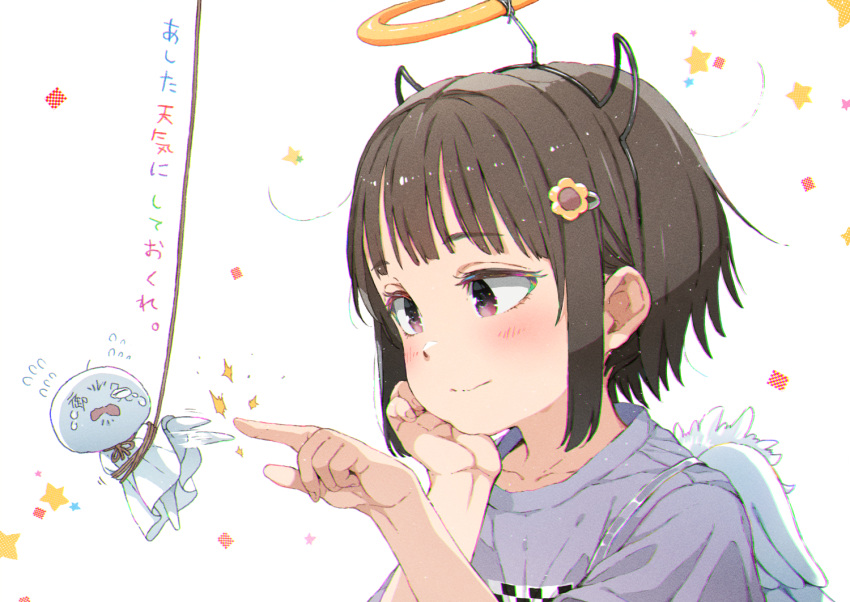 1girl 1other afterimage ano_ko_wa_toshi_densetsu artist_self-insert black_hair blush closed_mouth commentary_request fake_halo fake_horns feathered_wings flower flying_sweatdrops gomennasai grey_shirt hair_flower hair_ornament hairclip halo hands_up horns looking_at_another mini_wings shirt short_sleeves simple_background smile speed_lines star_(symbol) teruterubouzu translation_request violet_eyes white_background white_wings wings yellow_flower zangyaku-san