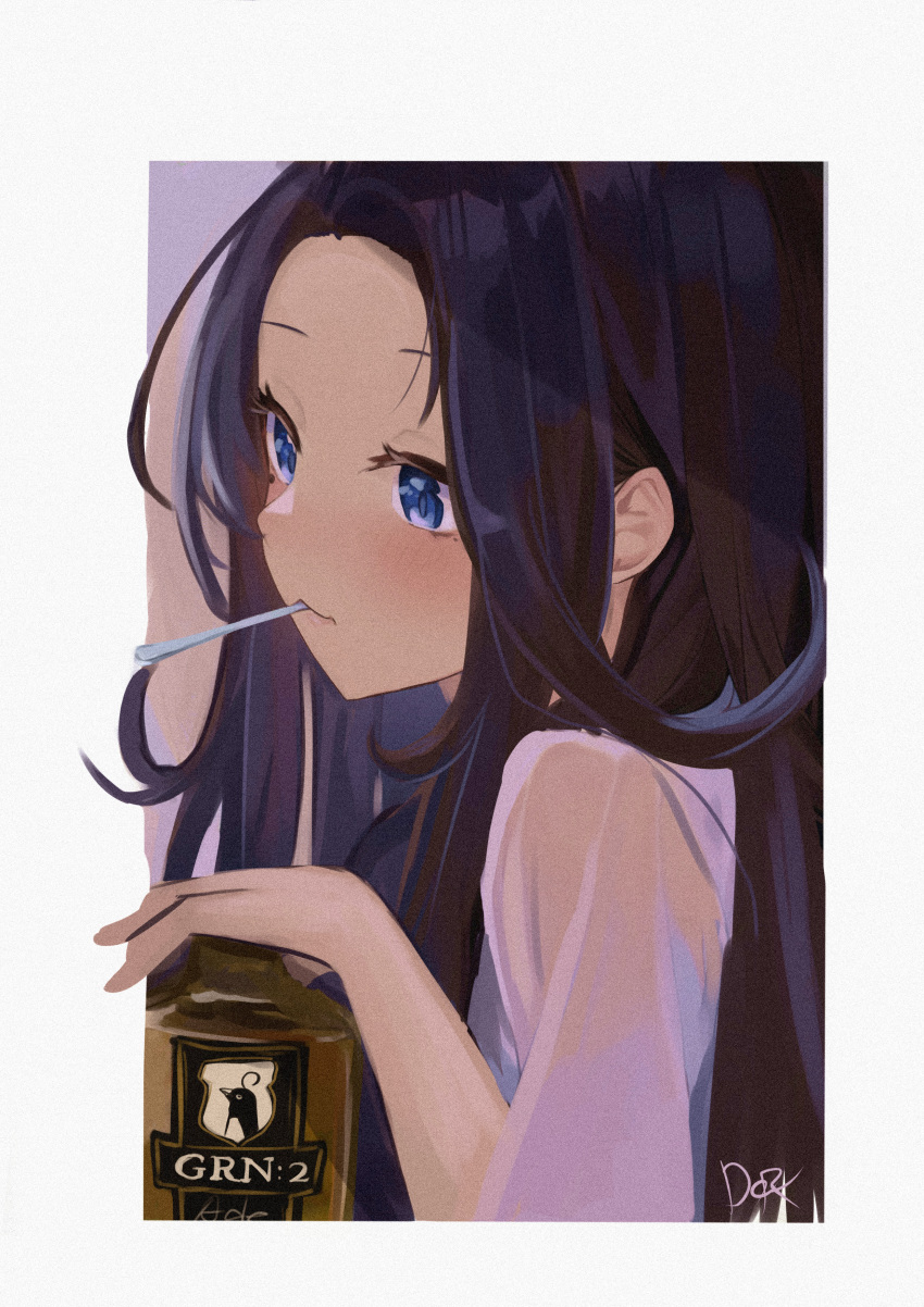 1girl absurdres black_hair blue_eyes blush border closed_mouth dora_(dr3032) eyelashes film_grain forehead grey_border hand_up highres long_hair looking_to_the_side mouth_hold project_gen2 rinne_adegawa short_sleeves sidelocks signature solo upper_body utensil_in_mouth virtual_youtuber white_border