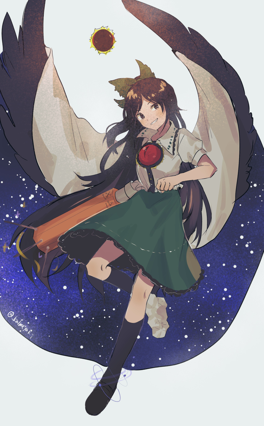 1girl absurdres arm_cannon bird_wings black_hair brown_eyes cape chest_jewel commentary_request frilled_shirt_collar frills full_body green_skirt highres kalmeyaki kneehighs long_hair looking_at_viewer puffy_short_sleeves puffy_sleeves reiuji_utsuho short_sleeves simple_background skirt socks solo standing standing_on_one_leg swept_bangs touhou very_long_hair weapon white_background wings