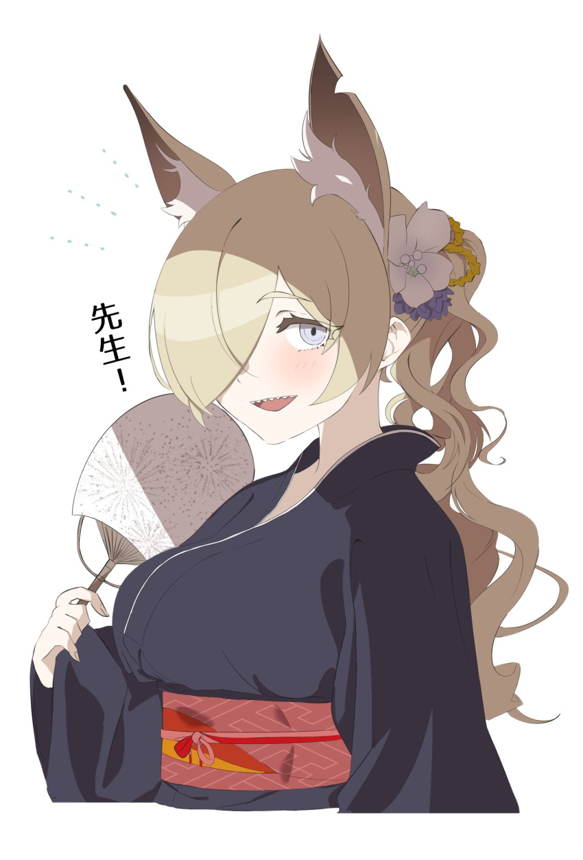 1girl :d animal_ear_fluff animal_ears black_kimono blonde_hair blue_archive breasts commentary_request cropped_torso flower grey_eyes hair_flower hair_ornament hand_fan highres holding holding_fan japanese_clothes kanna_(blue_archive) kimono long_hair long_sleeves looking_at_viewer medium_breasts notched_ear obi paper_fan pinching_sleeves ponytail sash sharp_teeth simple_background sleeves_past_wrists smile solo teeth translation_request uchiwa upper_body white_background white_flower wide_sleeves yako2189