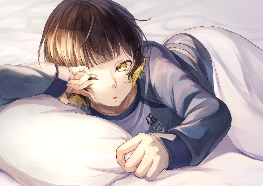 1boy absurdres bachira_meguru blanket blonde_hair blue_lock blunt_bangs brown_hair colored_inner_hair commentary_request highres long_sleeves male_focus multicolored_hair one_eye_closed open_mouth partial_commentary pillow rubbing_eyes short_hair solo sweater two-tone_hair upper_body yellow_eyes yune525neko