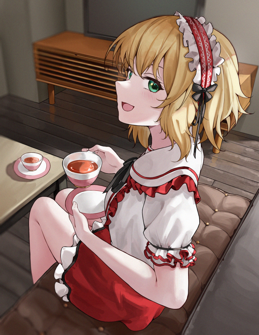 1girl absurdres blonde_hair chinese_commentary commentary_request couch cup fr-ee-dom frills green_eyes hairband highres holding holding_cup idolmaster idolmaster_cinderella_girls idolmaster_cinderella_girls_u149 indoors looking_at_viewer open_mouth puffy_short_sleeves puffy_sleeves red_hairband red_skirt sakurai_momoka short_hair short_sleeves sitting skirt smile solo table teacup television wooden_floor