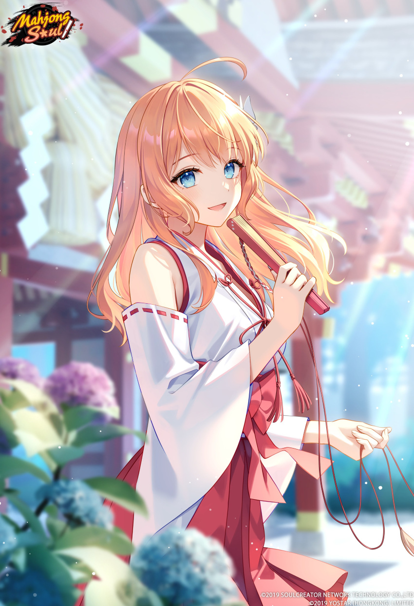 1girl absurdres ahoge aihara_mai blonde_hair blue_eyes blue_flower blurry blurry_foreground bshi_edayo commentary depth_of_field english_commentary flower hand_fan highres holding holding_fan hydrangea japanese_clothes light_rays logo looking_at_viewer mahjong_soul miko official_art official_wallpaper open_mouth outdoors purple_flower solo standing