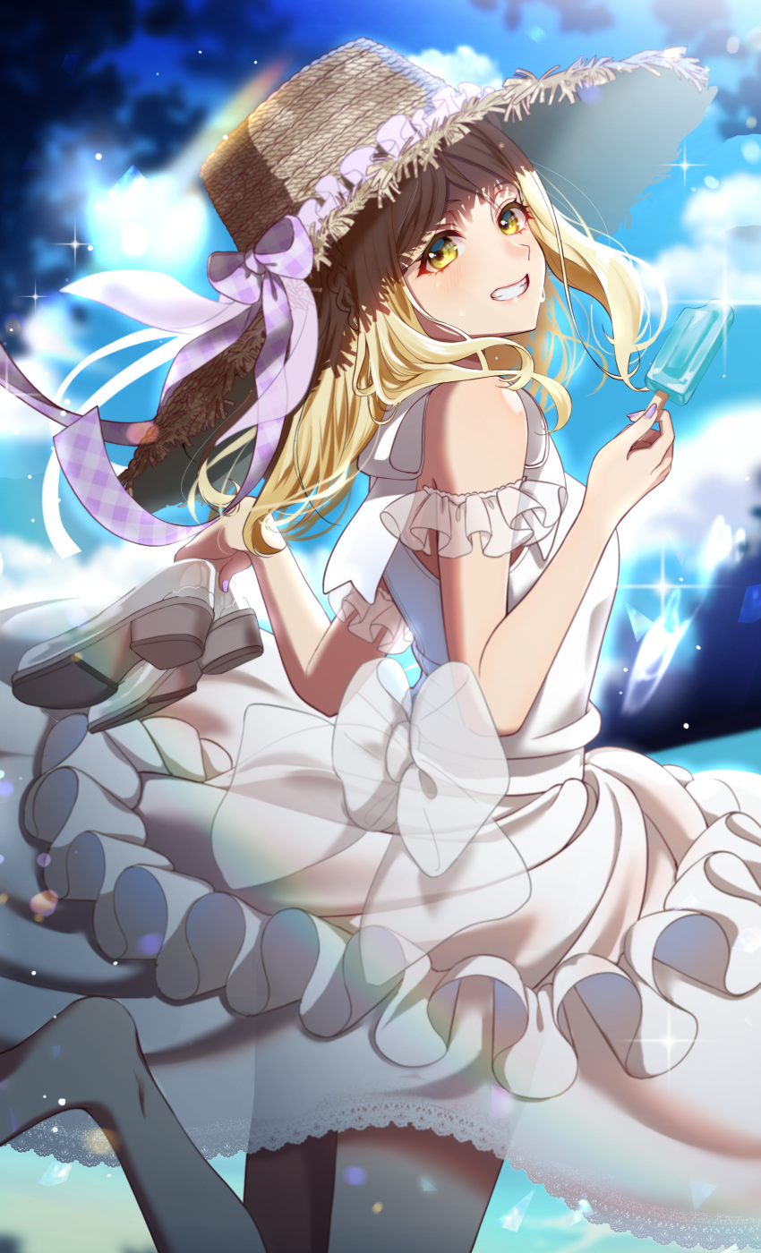 1girl absurdres bad_id bad_pixiv_id barefoot blonde_hair blurry blurry_background bow dress food grin hat hat_bow highres holding holding_clothes holding_food holding_footwear holding_popsicle lens_flare light_blush long_hair looking_at_viewer love_live! love_live!_nijigasaki_high_school_idol_club nail_polish nky4321 ohara_mari outdoors plaid plaid_bow popsicle purple_bow purple_nails see-through see-through_bow sleeveless sleeveless_dress smile solo straw_hat sun_hat sundress w_arms waist_bow white_bow white_dress yellow_eyes