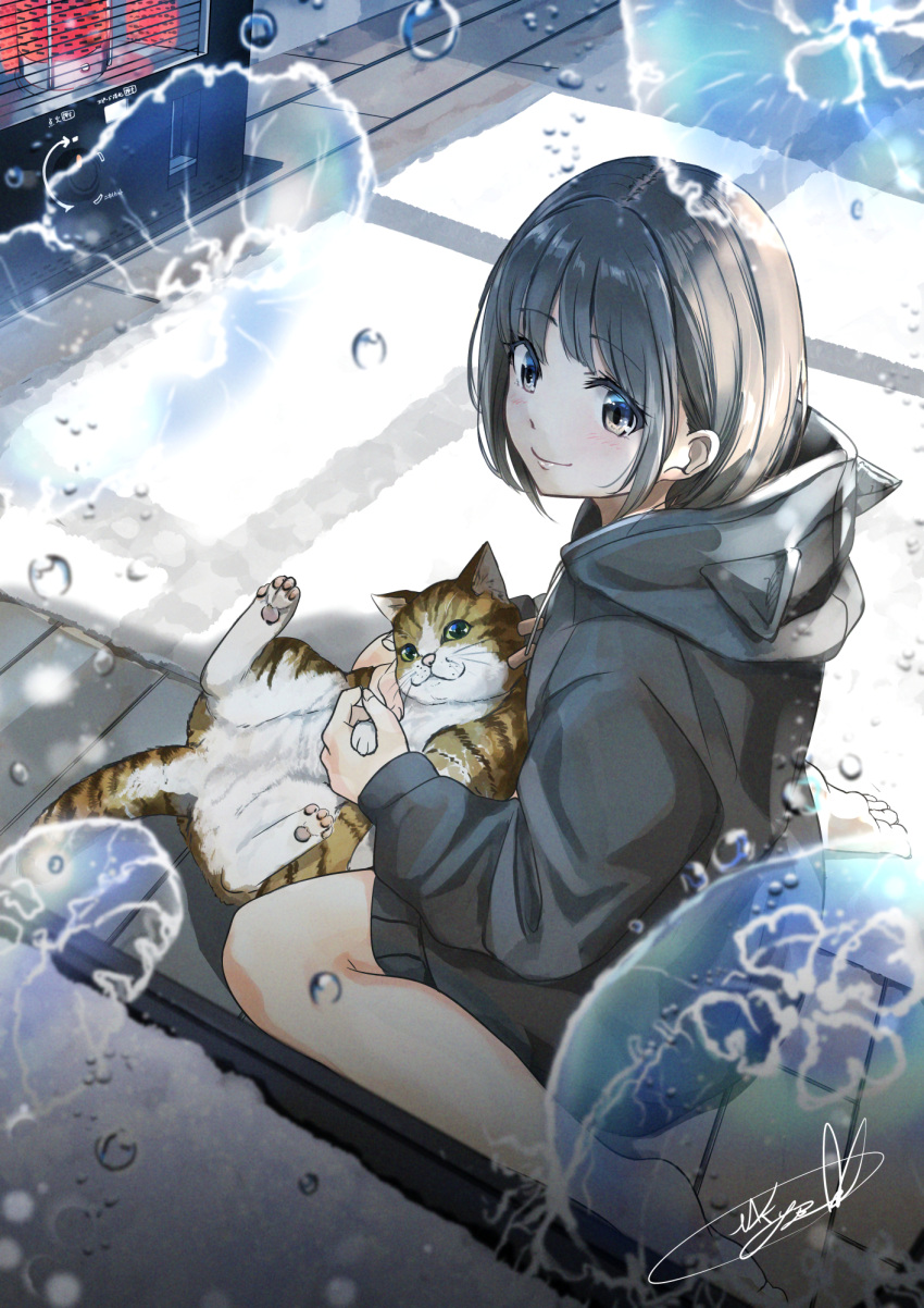 1girl aquarium bare_legs barefoot black_hair black_hoodie blush brown_eyes cat closed_mouth commentary_request day highres hood hoodie jellyfish long_sleeves looking_at_viewer looking_back original partial_commentary puffy_sleeves signature sitting smile solo soragane_(banisinngurei) sunlight wariza