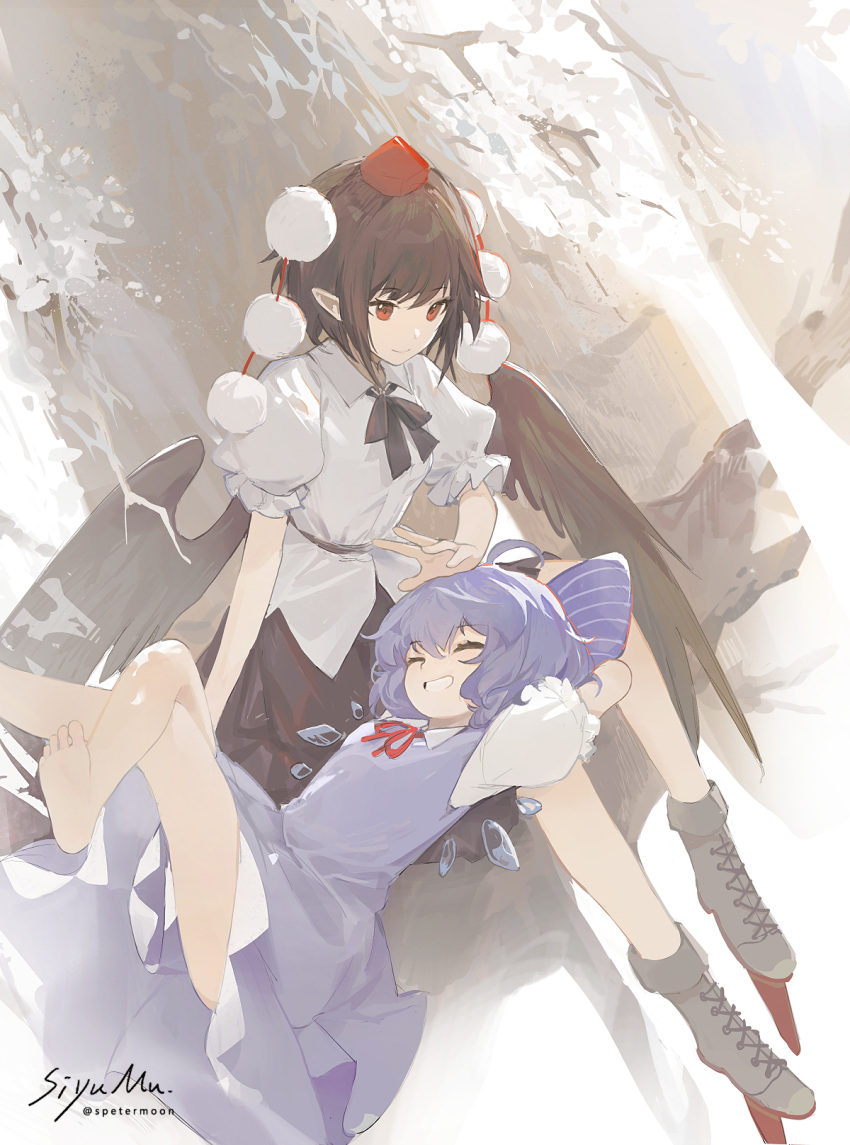 2girls barefoot bird_wings black_hair black_skirt black_wings blue_bow blue_dress blue_hair boots bow cirno closed_eyes closed_mouth collared_shirt cross-laced_footwear dress feathered_wings grey_footwear grin hair_bow hat highres multiple_girls pointy_ears pom_pom_(clothes) red_eyes red_headwear shameimaru_aya shirt short_hair short_sleeves siyumu skirt smile tokin_hat touhou white_shirt wings