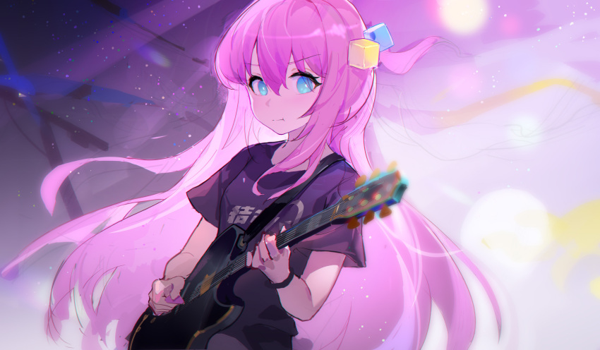 1girl black_shirt blue_eyes bocchi_the_rock! bracelet chinese_commentary closed_mouth commentary_request cube_hair_ornament floating_hair gotou_hitori guitar hair_between_eyes hair_ornament highres holding holding_instrument holding_plectrum instrument jewelry kessoku_band_logo kessoku_band_t-shirt kuhnowushi light_particles long_hair looking_at_viewer music one_side_up playing_instrument plectrum pout shirt short_sleeves sidelocks solo stage_lights t-shirt upper_body very_long_hair