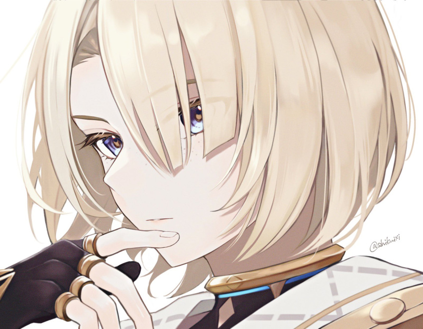 1boy androgynous artist_name asymmetrical_bangs bishounen black_gloves blonde_hair blue_eyes blunt_bangs close-up closed_mouth fingerless_gloves freckles freminet_(genshin_impact) from_side genshin_impact gloves gold gold_trim hair_over_one_eye hand_up highres lips looking_to_the_side male_focus portrait profile shikuixi short_hair signature simple_background solo twitter_username white_background