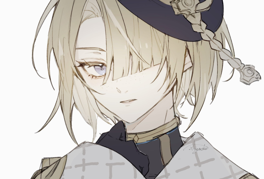 1boy androgynous asymmetrical_bangs black_headwear blonde_hair freckles freminet_(genshin_impact) genshin_impact hair_over_one_eye hat highres looking_at_viewer male_focus parted_lips portrait short_hair signature simple_background solo suzuchan_fm violet_eyes white_background