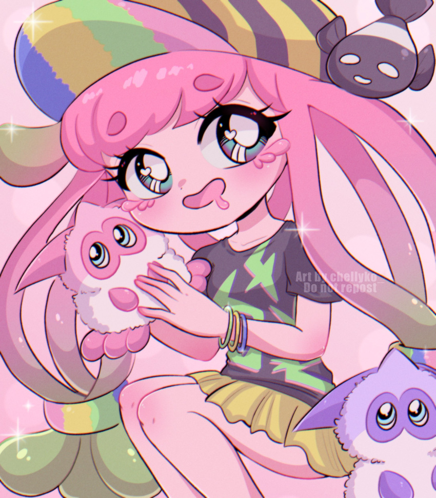 1990s_(style) 1girl absurdres animal artist_name baseball_cap black_headwear black_shirt blue_eyes blush breasts chelly_(chellyko) clownfish collarbone colored_skin drooling fish flower harmony's_clownfish_(splatoon) harmony_(splatoon) hat heart heart_in_eye highres holding long_hair open_mouth pink_background pink_hair pink_skin retro_artstyle sea_anemone shirt short_sleeves skirt small_breasts smile solo sparkle splatoon_(series) splatoon_3 stuffed_animal stuffed_squid stuffed_toy symbol_in_eye watermark yellow_skirt