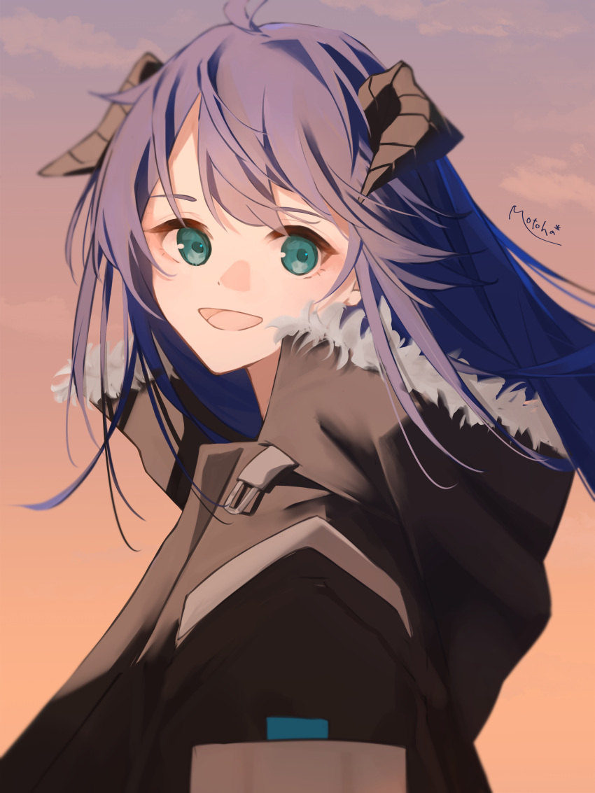 1girl :d absurdres arknights black_jacket blue_hair character_request clouds floating_hair from_side fur-trimmed_hood fur_trim green_eyes highres hood hood_up hooded_jacket horns jacket long_hair motoha outdoors signature smile solo sunset upper_body